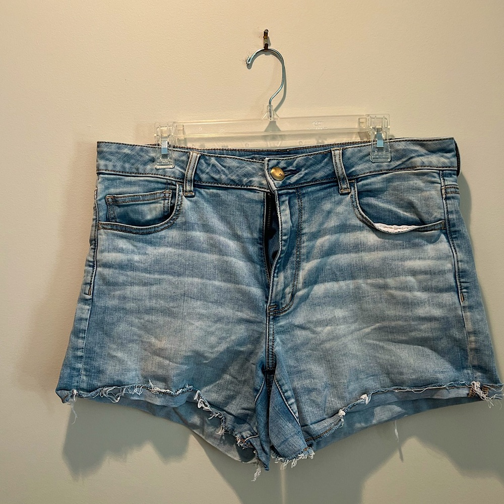 AMERICAN EAGLE WOMENS LIGHT WASH DENIM SHORTS SIZE 14